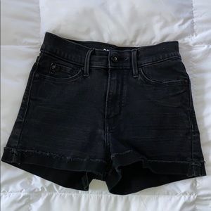 black levi’s high-rise shortie